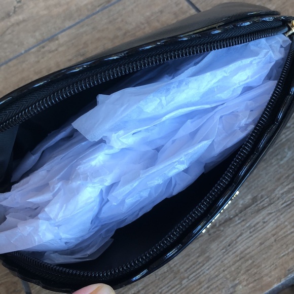 Victoria’s Secret Petal Edge Cosmetic Bag - Picture 7 of 11